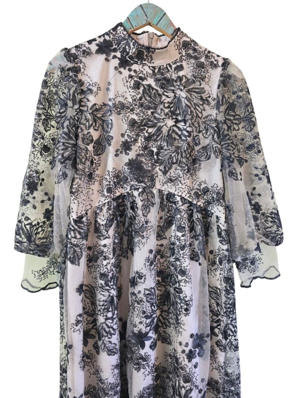 Vickey and Lucas Black & Ivory Embroidered Floral Lace Midi Dress, NWOT, Sz M - Picture 2 of 10